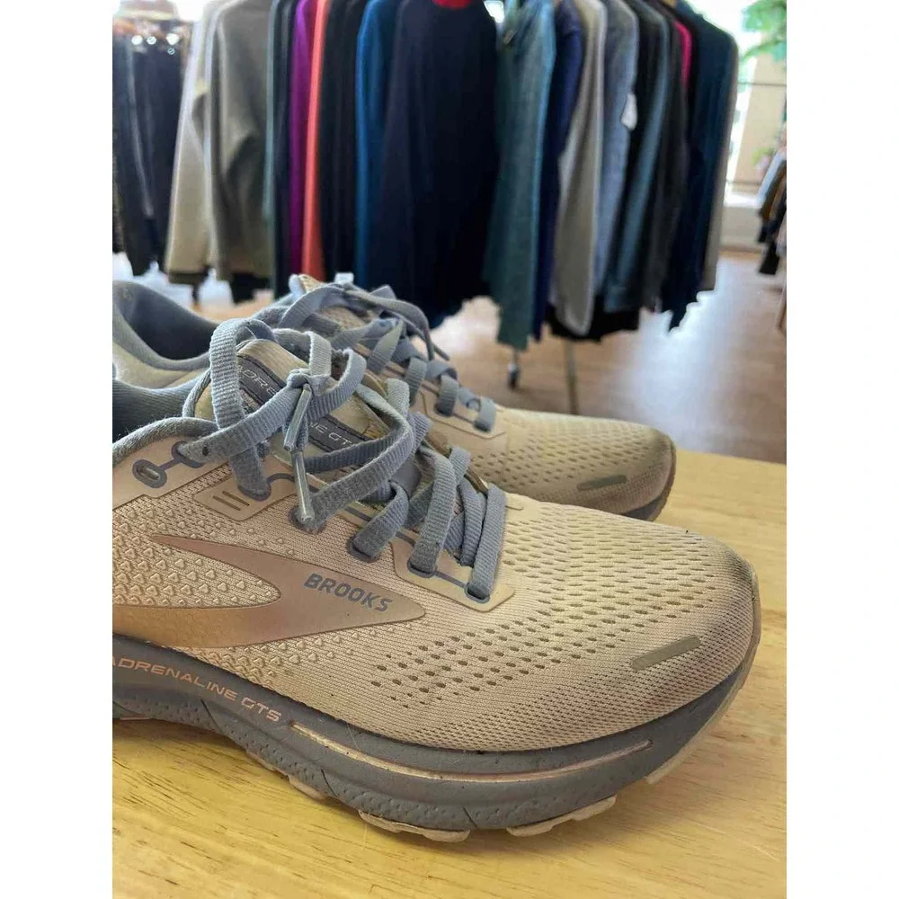 Women's Shoe Size 8 Brooks Lavender Running Shoes